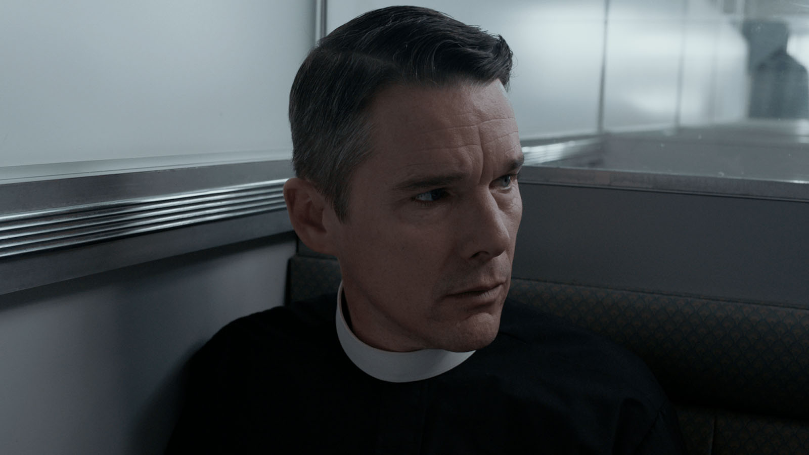 Итан Хоук дневник пастыря. Дневник пастыря/first Reformed (2018). First Reformed Ethan Hawke. Пастырь 2017